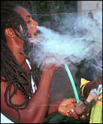 http://www.bbc.co.uk/russian/specials/drugs/images/drugs_smoking_jamaica_150.jpg